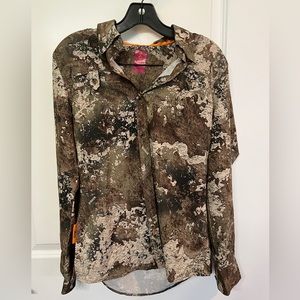 She camo button up lightweight womens hunting shirt, size small